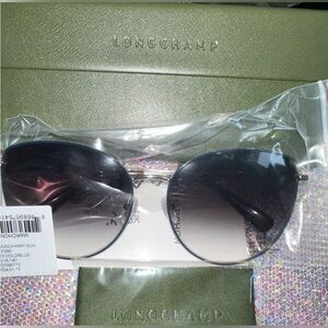 Longchamp Roseau
IN CASE 60mm Cat Eye Sunglasses
Modern Design $185 NWT
